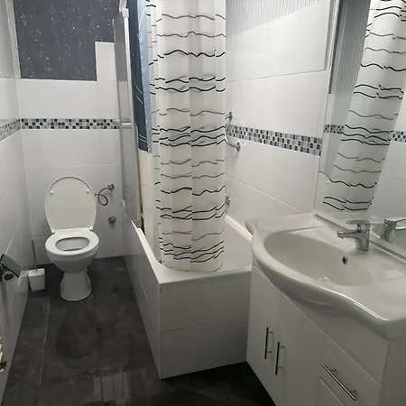 Gaestehaus, Robert *